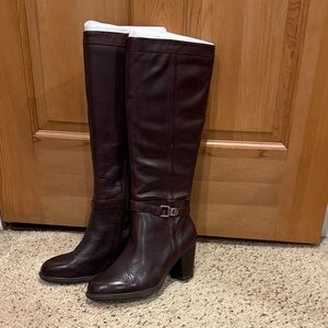 Gianni Bernini Leather Burgundy tall boots never worn 8.5